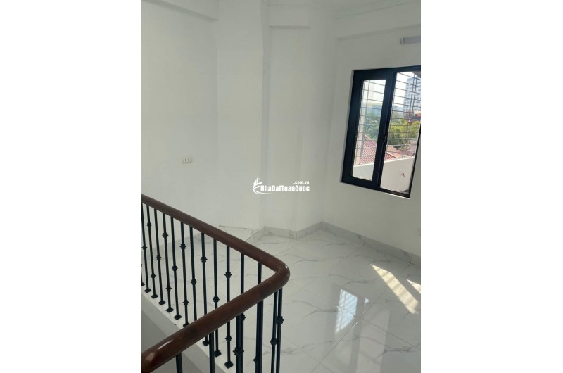 Nhà tôi cho thuê nhà hai cửa đi, mới, 93m2_ 4T; vỉa hè, Duy Tân-29 Tr